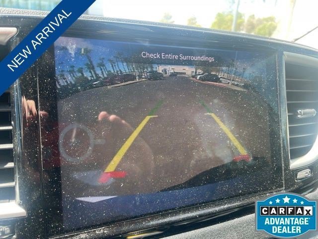 Used 2022 Chrysler Pacifica Touring-L FWD image 7
