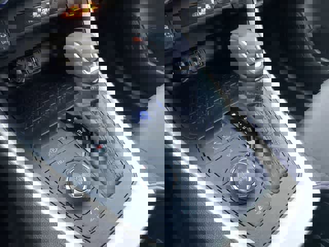 Used 2024 Toyota RAV4 SE image 23