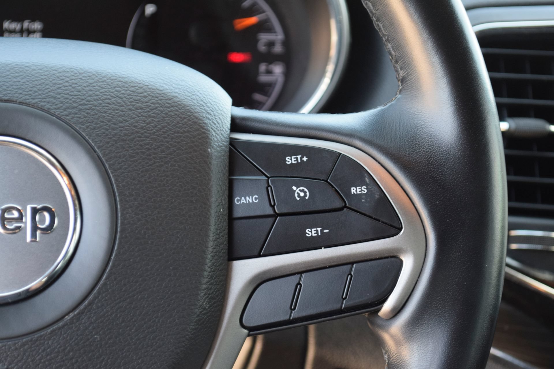 Used 2022 Jeep Grand Cherokee Limited AWD/4WD image 7