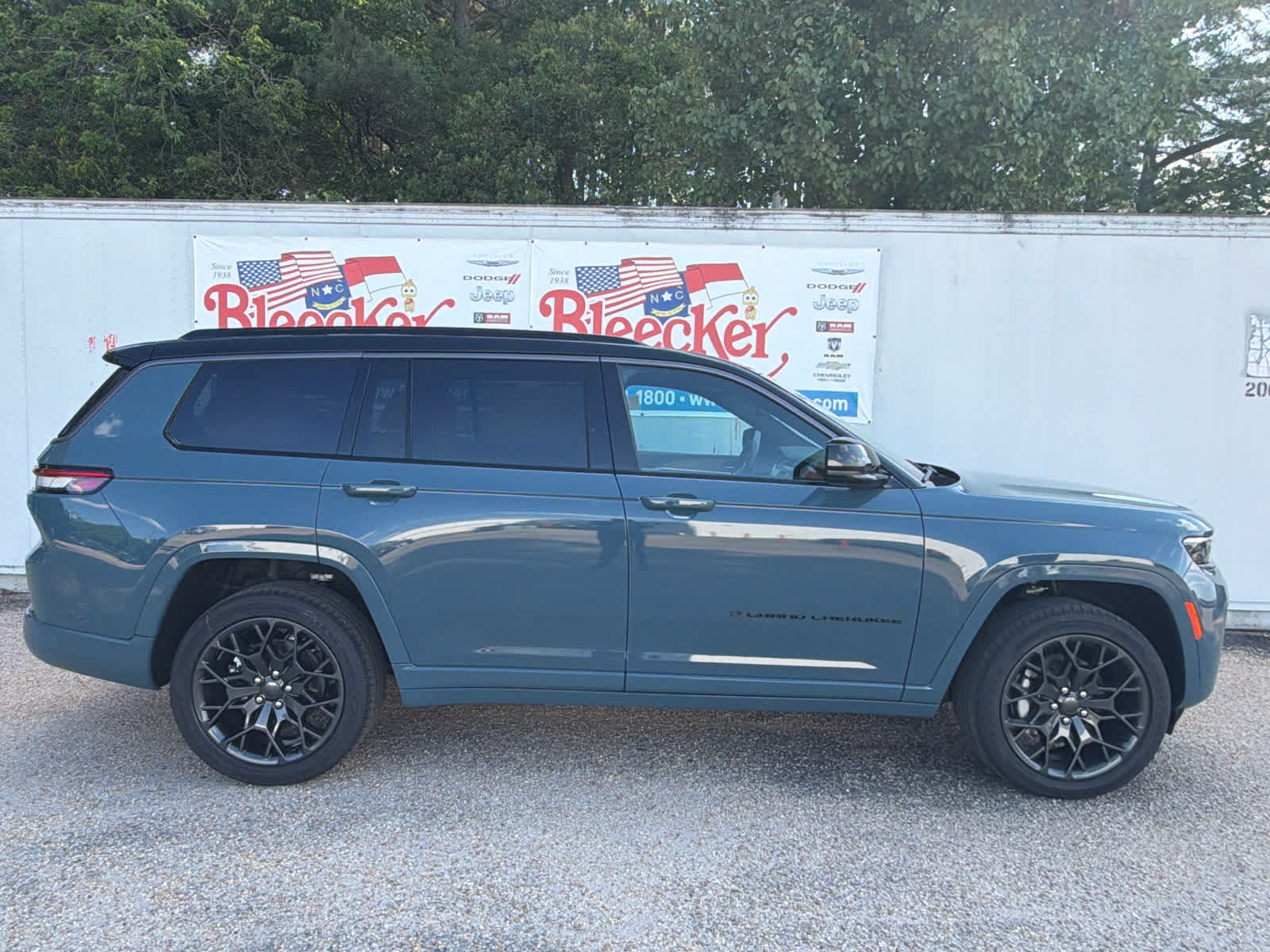 New 2026 Jeep Grand Cherokee L Summit AWD/4WD image 2