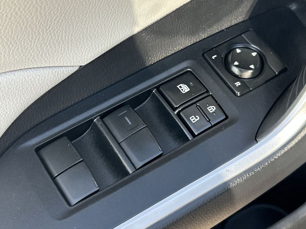 Used 2021 Toyota RAV4 XLE w/ Carpet Mat Package (TMS) FWD image 18
