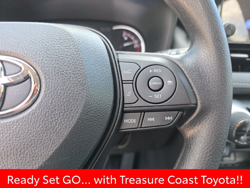 Used 2025 Toyota RAV4 XLE AWD/4WD image 32