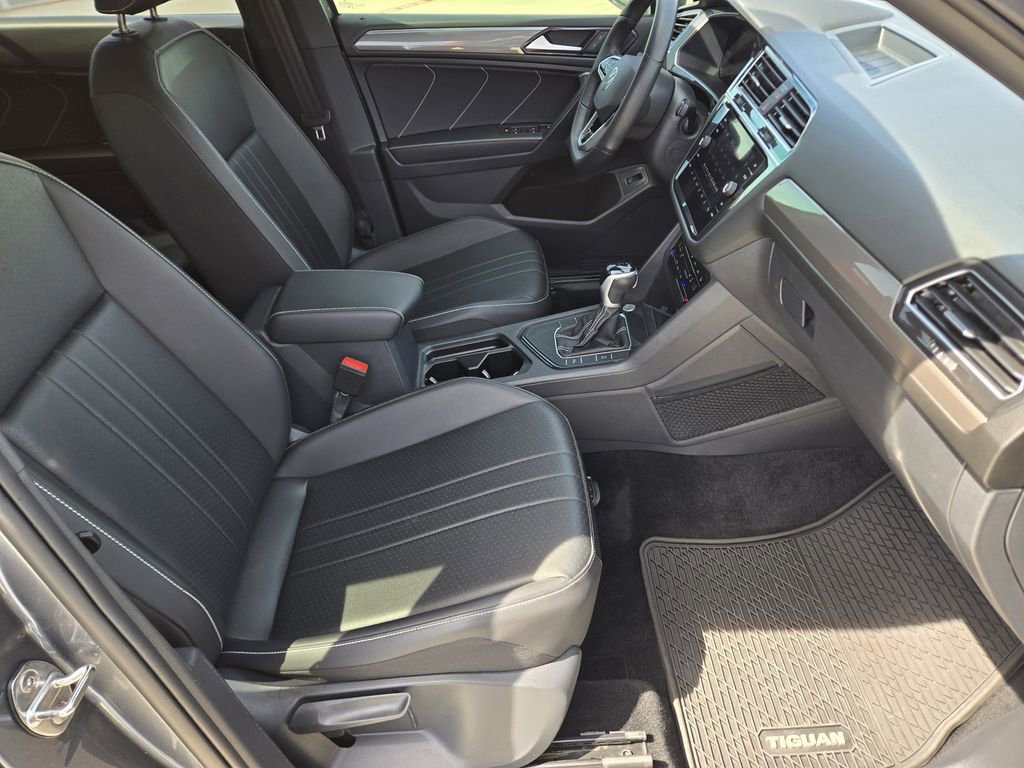 Used 2024 Volkswagen Tiguan SE R-Line image 18