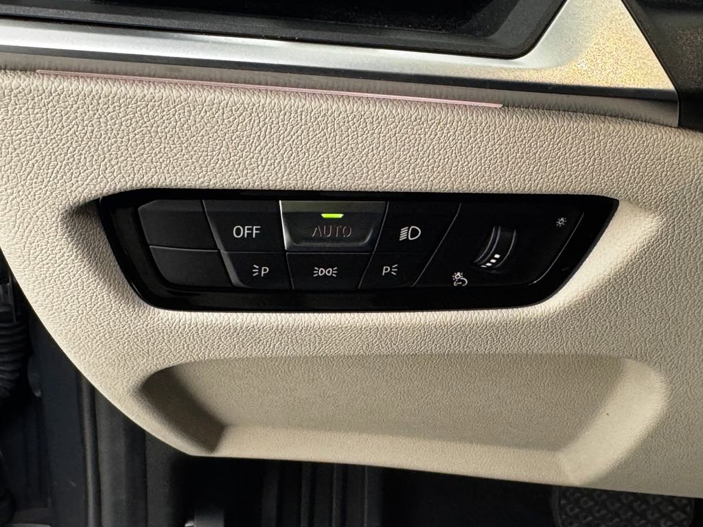 Used 2023 BMW 330i xDrive Sedan w/ Premium Package image 29