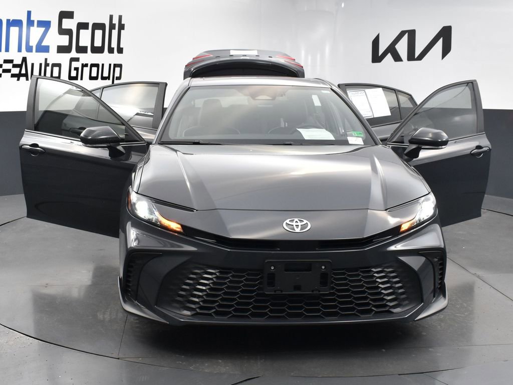 Used 2025 Toyota Camry SE w/ Convenience Package image 25