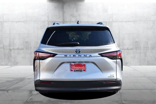 Used 2021 Toyota Sienna XLE w/ XLE Plus Package image 6