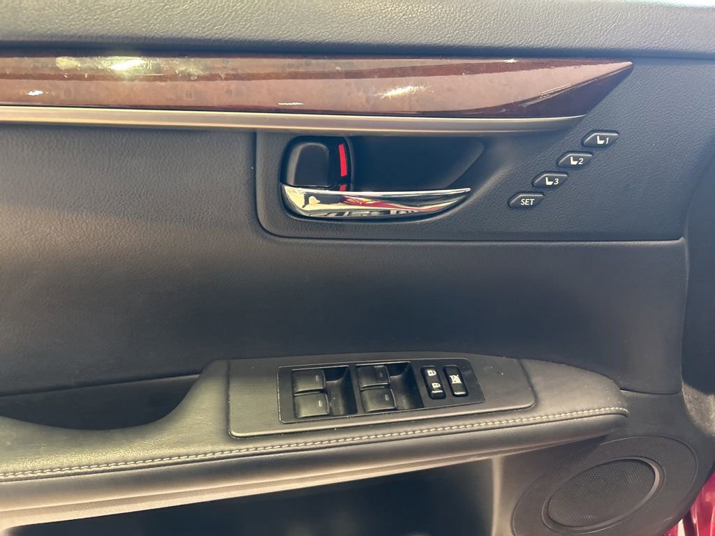 Used 2015 Lexus ES 350 w/ Ultra Luxury Package image 3