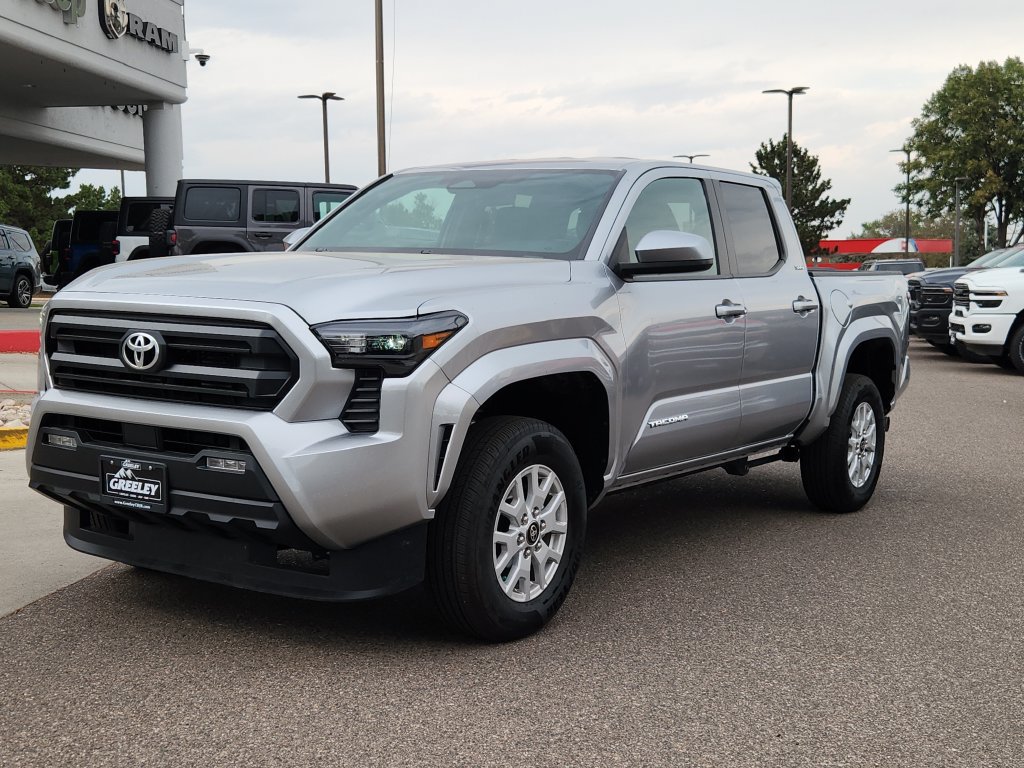 Used 2025 Toyota Tacoma SR5 AWD/4WD image 4