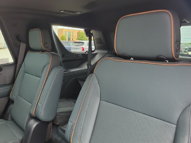 Used 2025 GMC Yukon AT4 w/ AT4 Premium Package AWD/4WD image 14