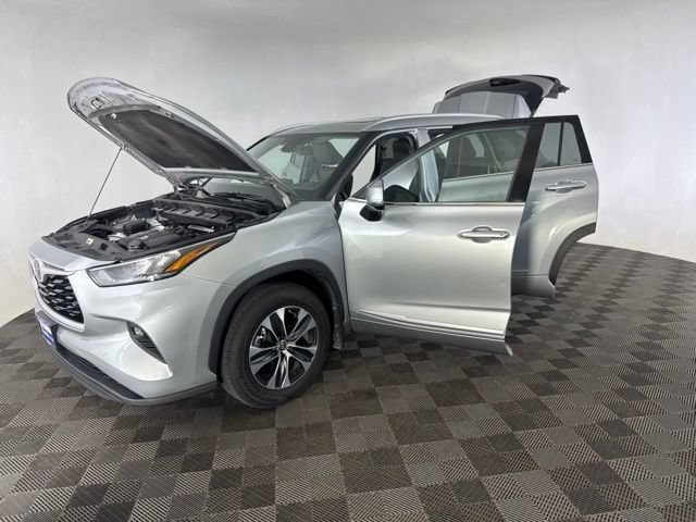 Used 2020 Toyota Highlander XLE w/ Protection Package #3 AWD/4WD image 12