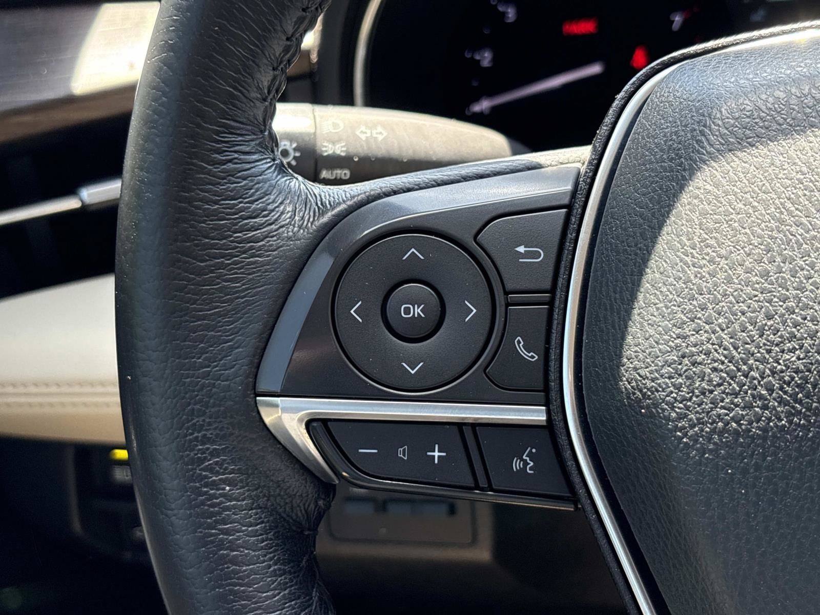 Used 2020 Toyota Avalon XLE w/ All Weather Liner Package FWD image 17