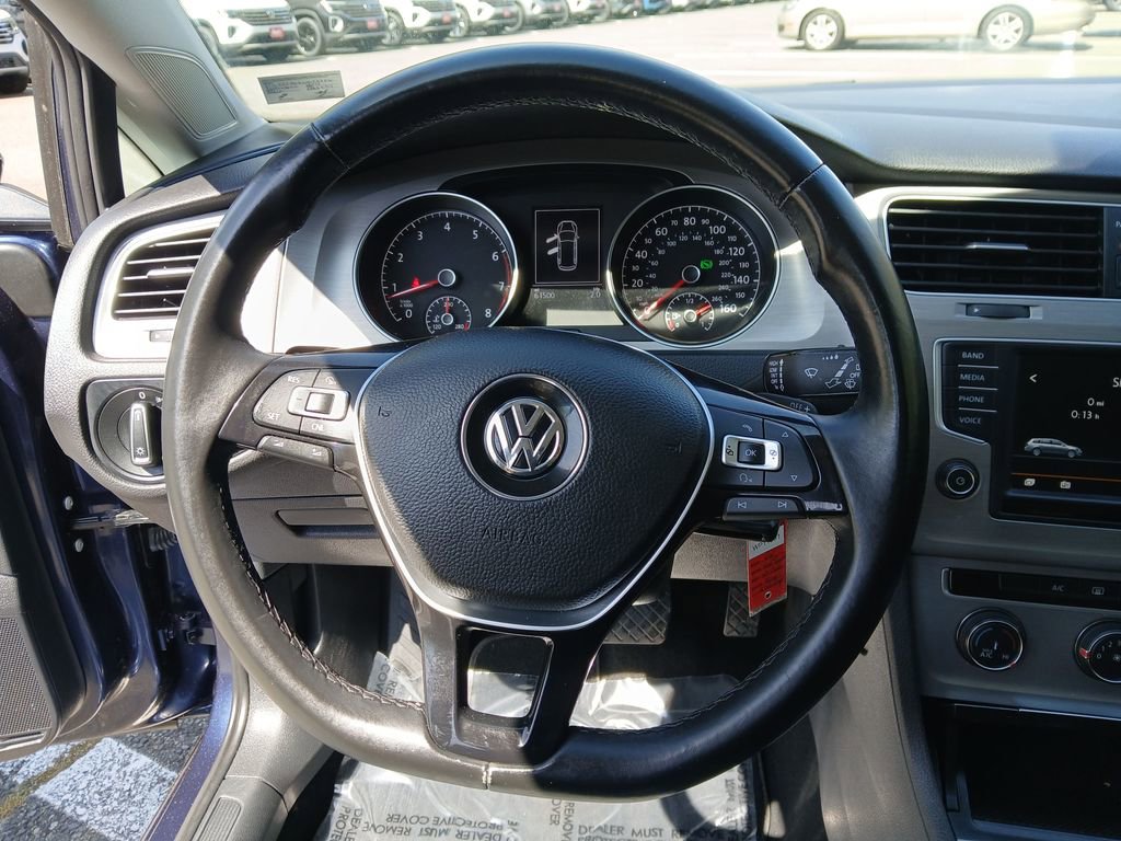 Used 2016 Volkswagen Golf S image 24