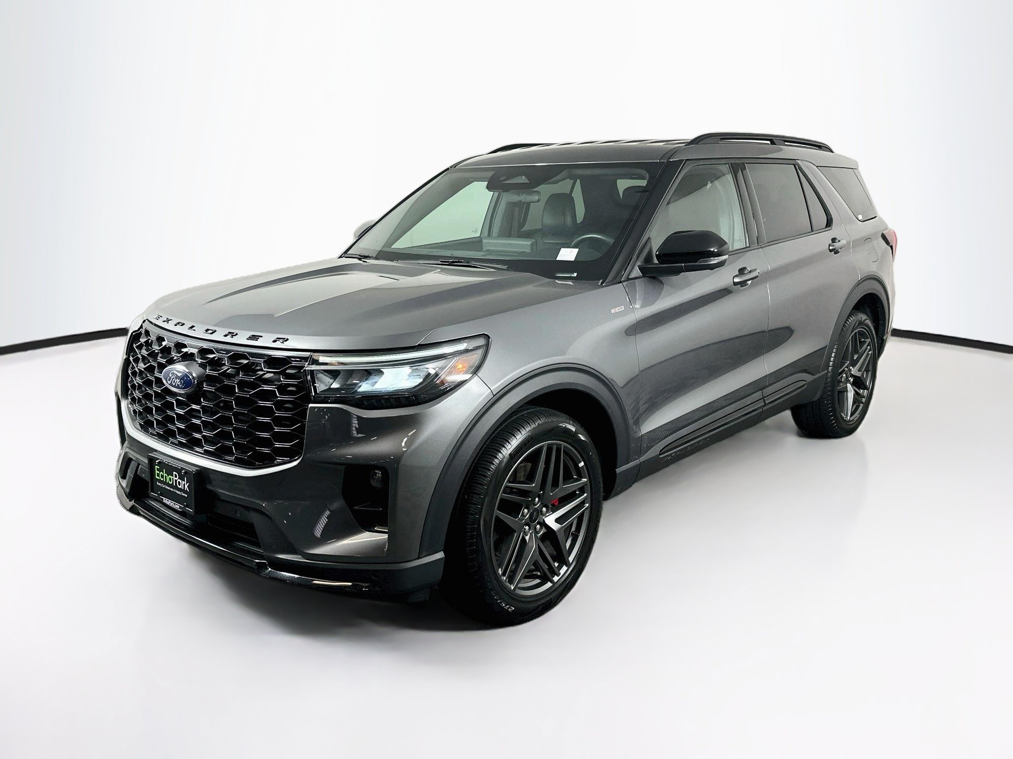 Used 2025 Ford Explorer ST-Line w/ ST-Line Street Pack AWD/4WD image 3
