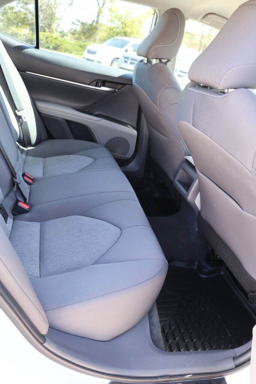 Used 2022 Toyota Camry LE FWD image 16