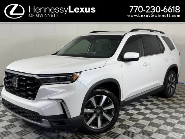 Used 2025 Honda Pilot Touring image 1