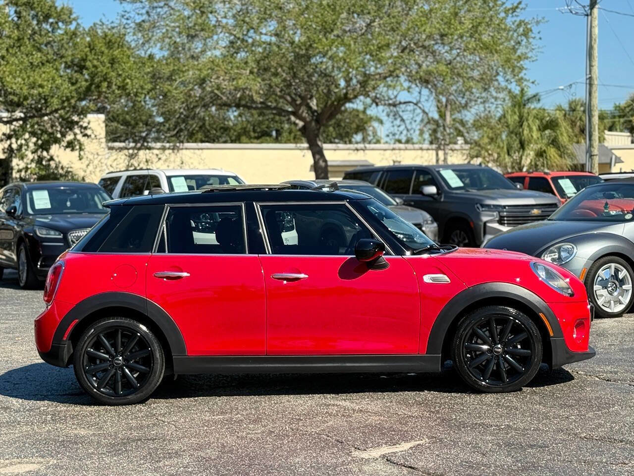 Used 2021 MINI Cooper 4-Door Hardtop image 8