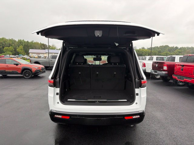 New 2026 Jeep Grand Wagoneer Summit AWD/4WD image 29