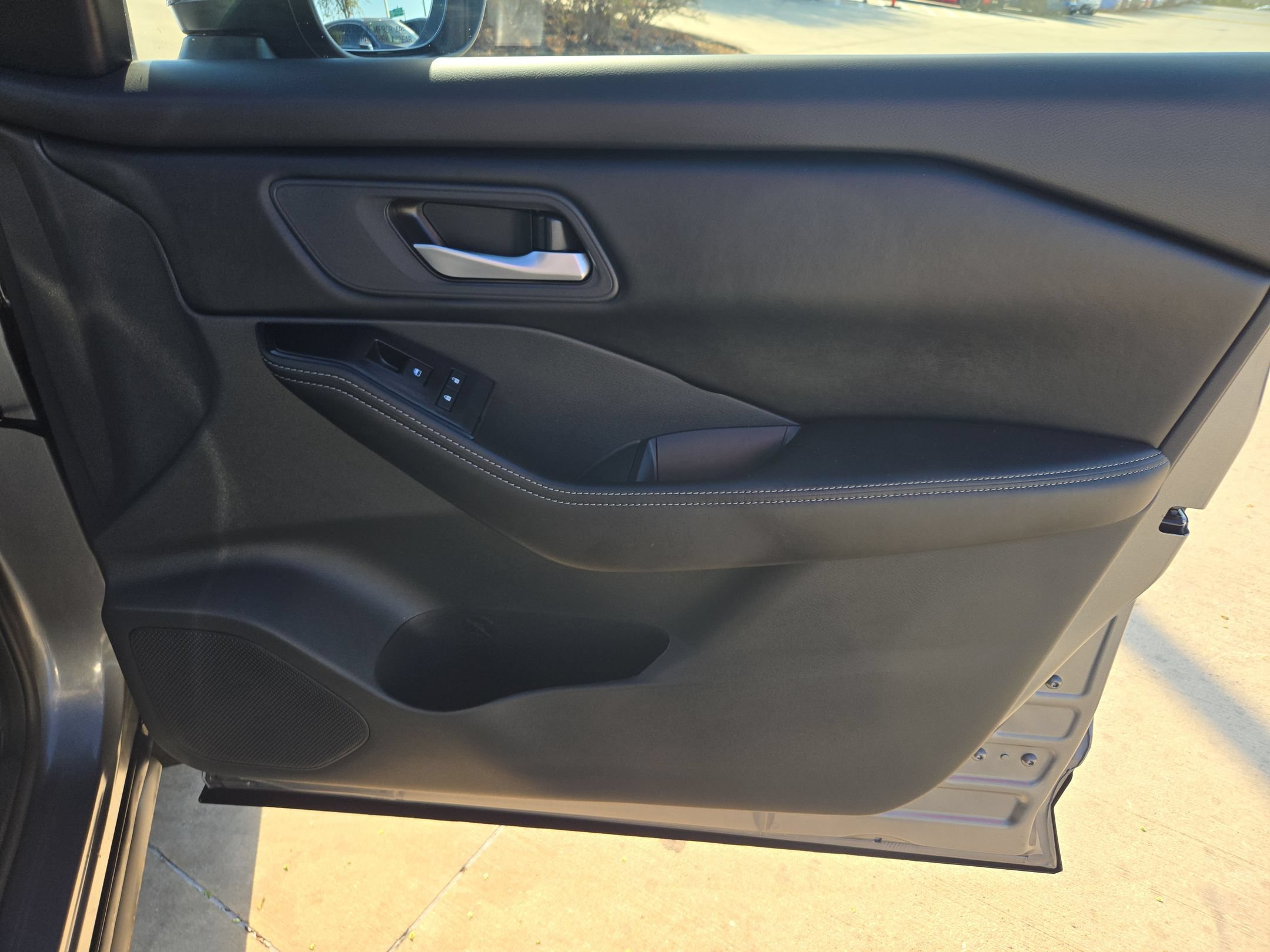 Certified 2026 Nissan Rogue SV FWD image 30