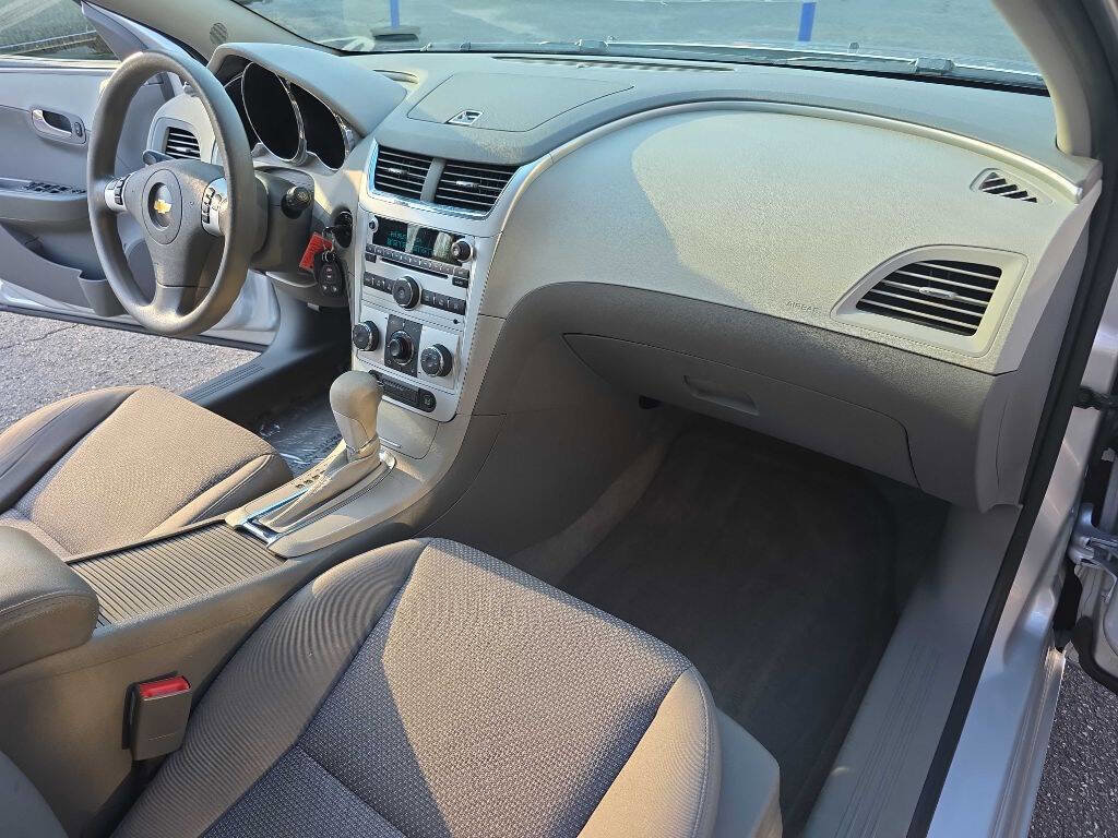 Used 2011 Chevrolet Malibu LS image 20