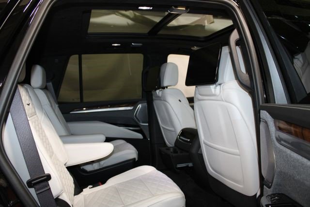 Certified 2025 Cadillac Escalade Sport Platinum w/ LPO, ONYX Package AWD/4WD image 16