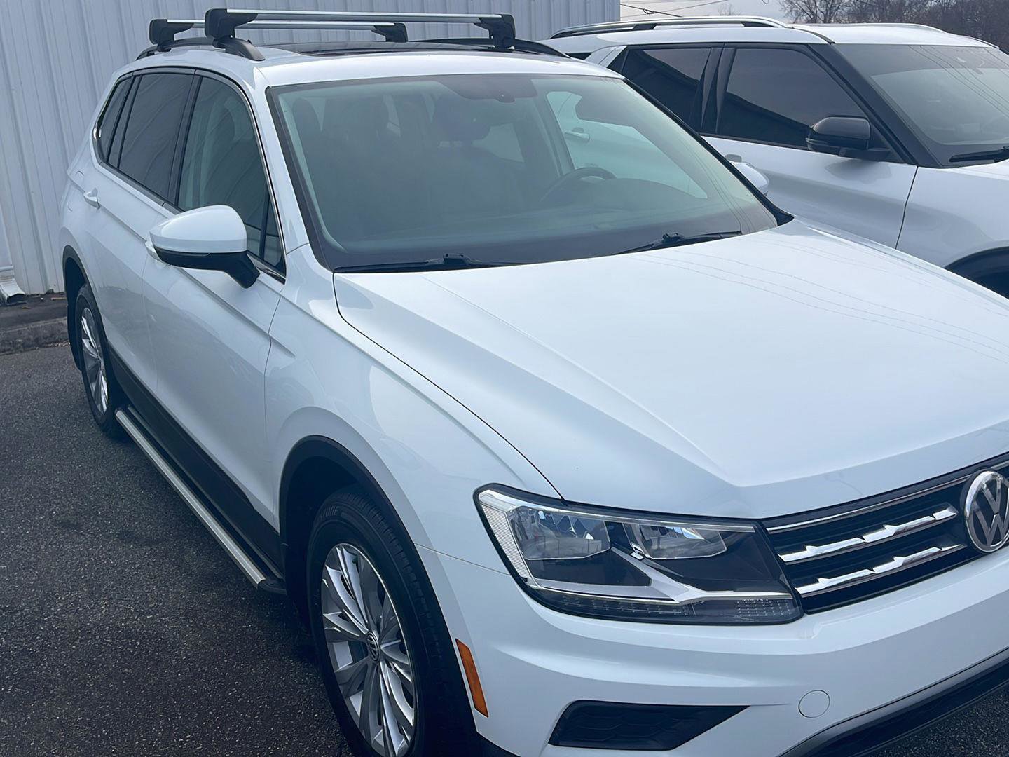 Used 2019 Volkswagen Tiguan SE w/ Panoramic Sunroof Package image 3