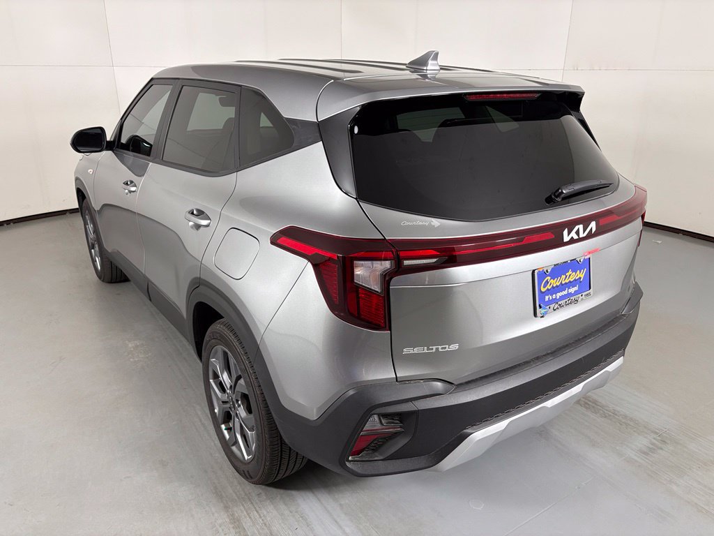 New 2026 Kia Seltos LX FWD image 6