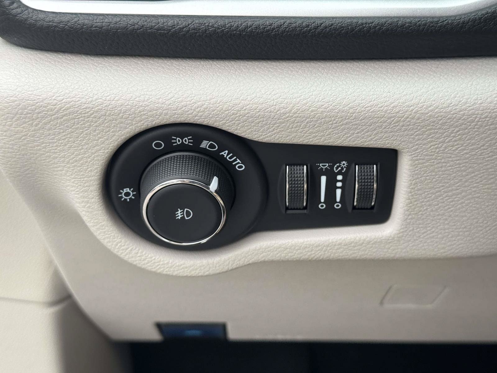 Used 2021 Chrysler Pacifica Touring-L FWD image 20