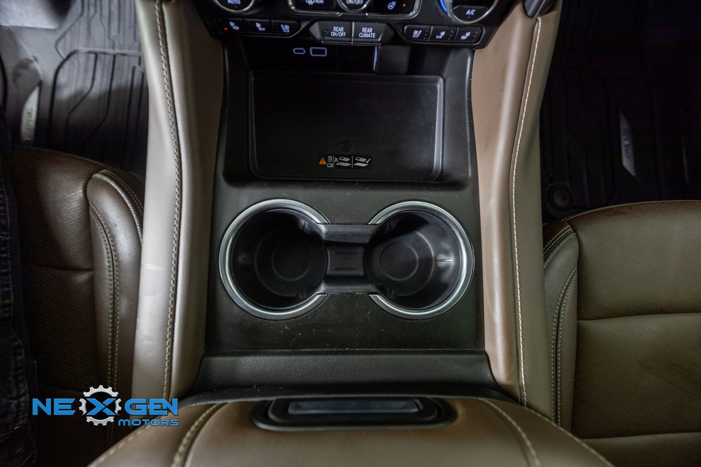 Used 2024 Chevrolet Suburban High Country w/ Advanced Technology Package image 23