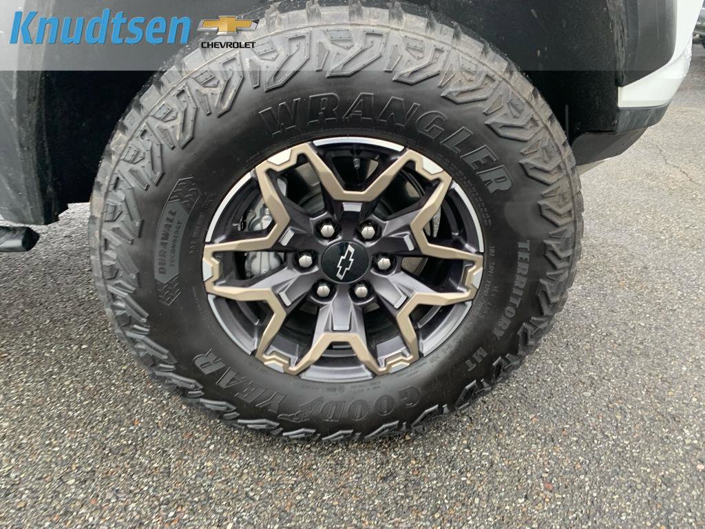 Used 2025 Chevrolet Colorado ZR2 w/ Technology Package image 9