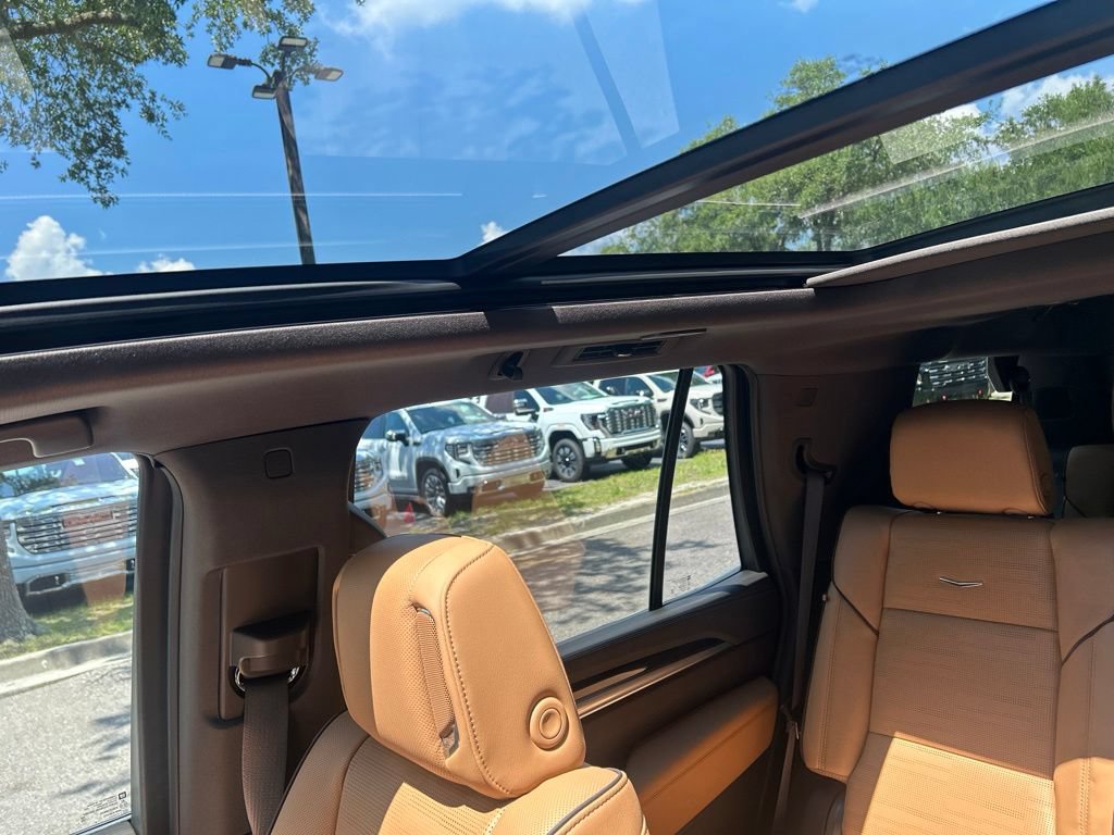 Used 2026 Cadillac Escalade Luxury AWD/4WD image 13