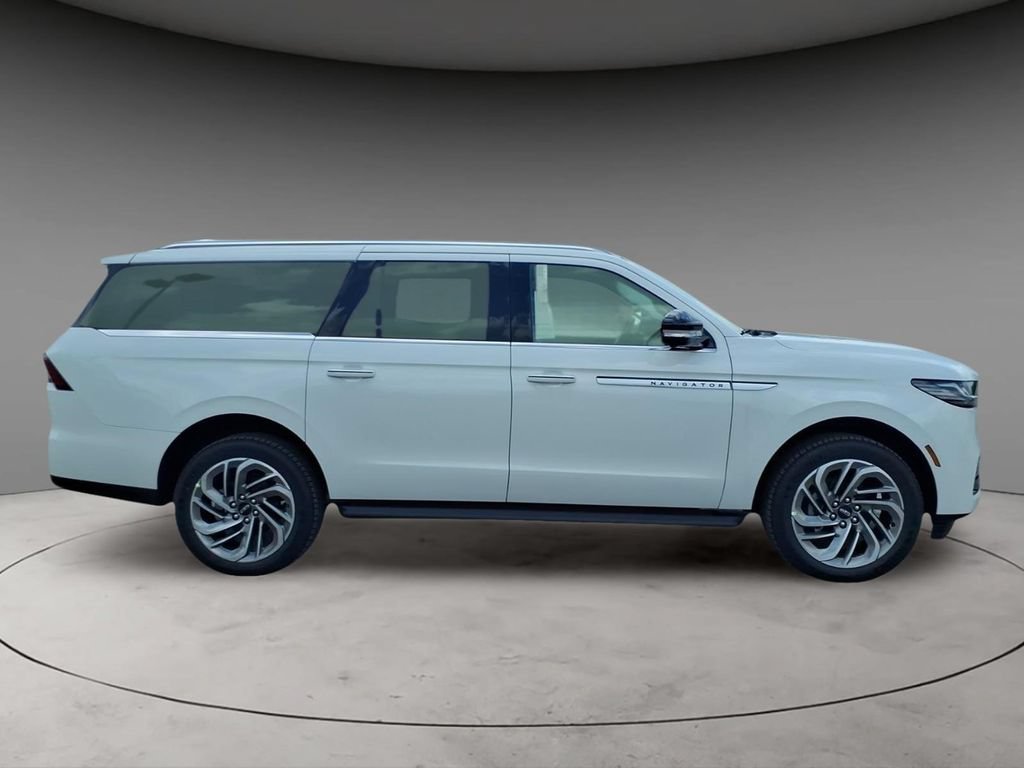 New 2027 Lincoln Navigator L Premier AWD/4WD image 10