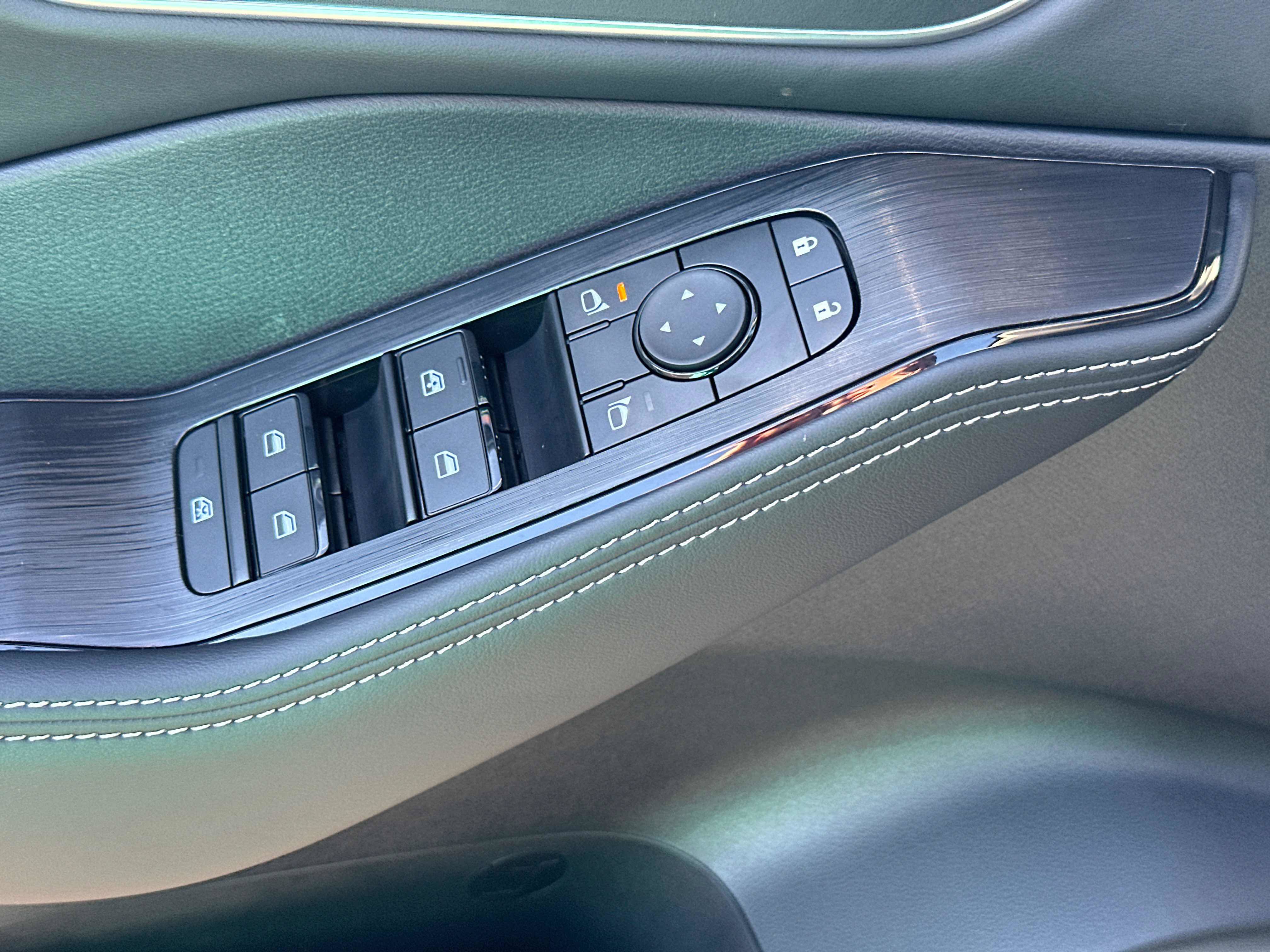 New 2026 Nissan Rogue Platinum AWD/4WD image 18
