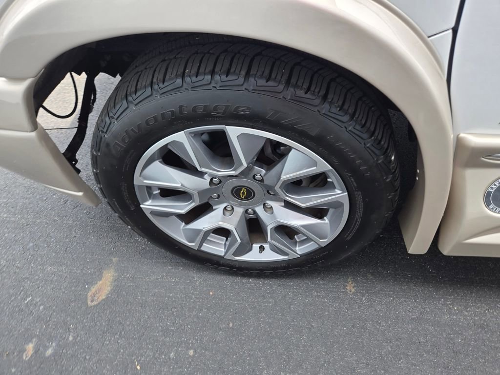 Used 2022 Chevrolet Express 2500 w/ Enhanced Convenience Package image 9