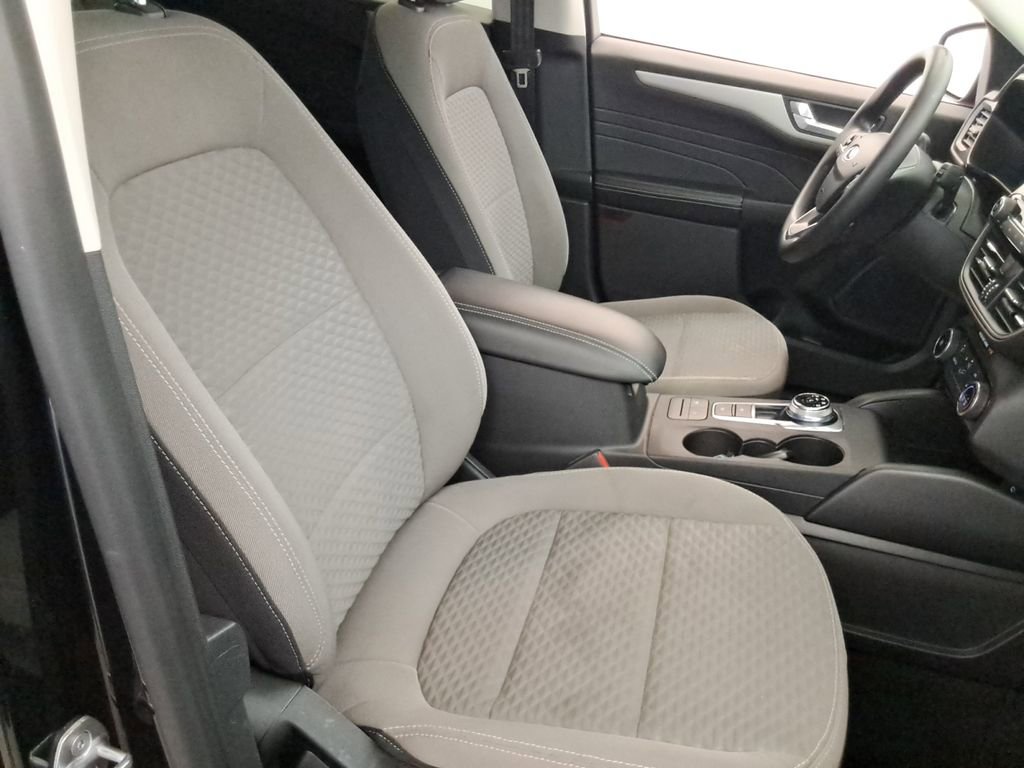 Used 2021 Ford Escape SE image 16