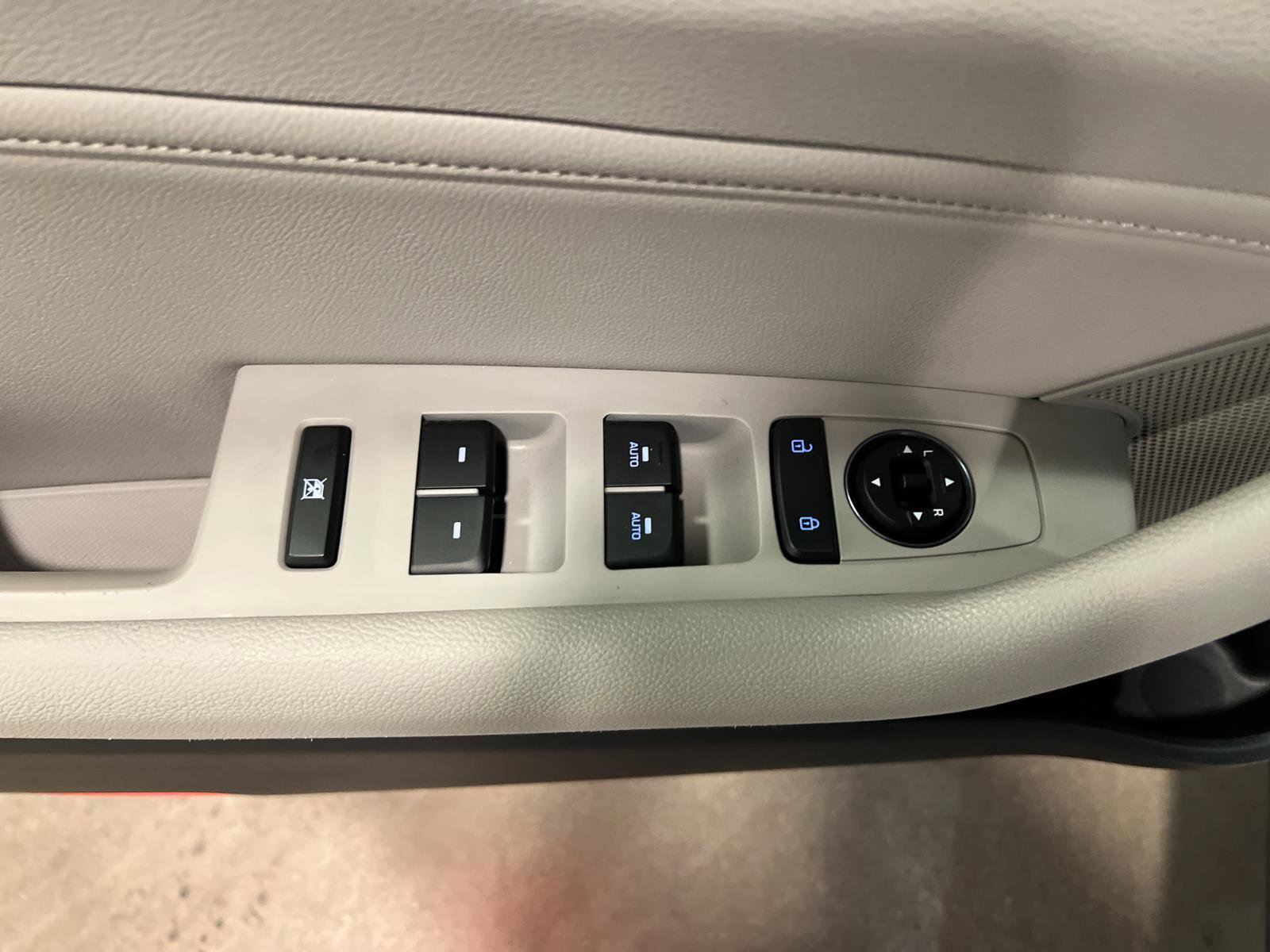 Used 2015 Hyundai Sonata Limited w/ Option Group 05 image 25