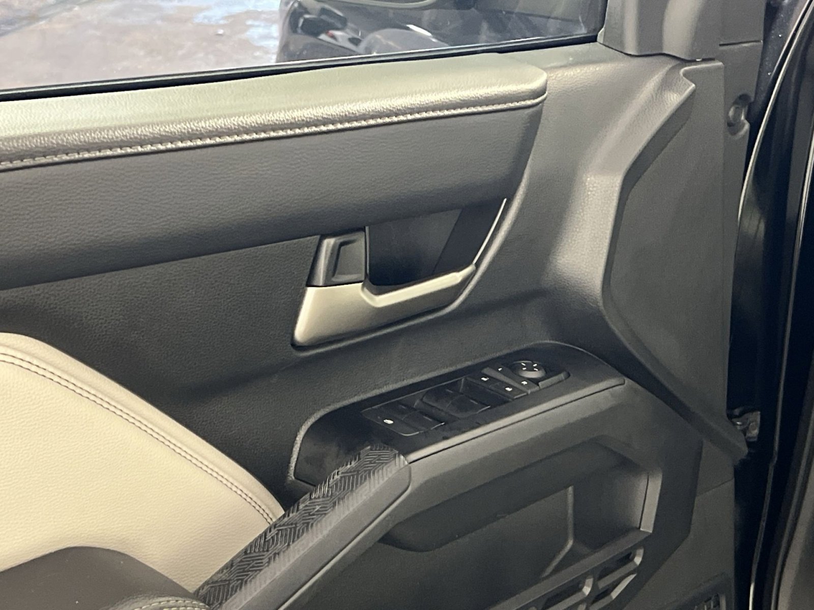 Used 2024 Toyota Tacoma Limited w/ Limited Package (LT) image 12