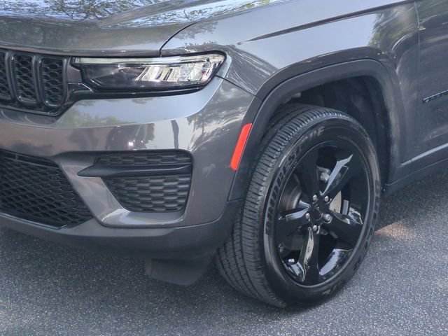 Certified 2025 Jeep Grand Cherokee Altitude AWD/4WD image 9