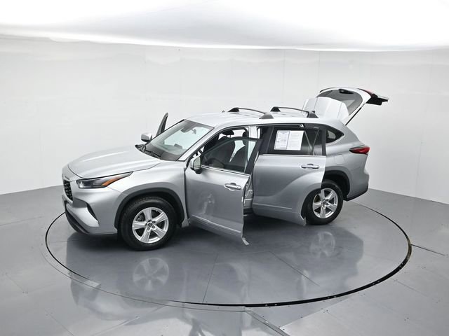 Used 2023 Toyota Highlander L image 47