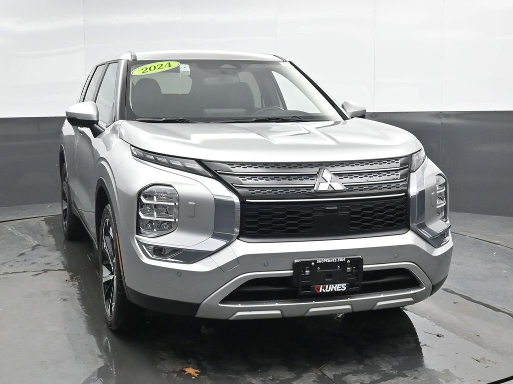 Used 2024 Mitsubishi Outlander SE image 8