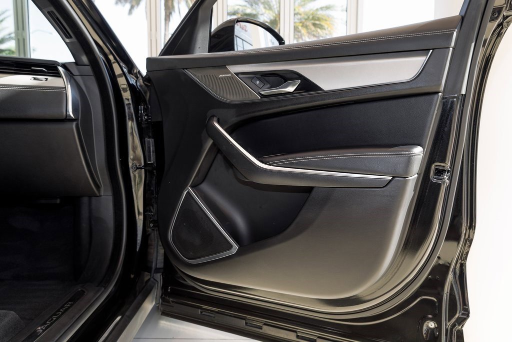 Used 2025 Jaguar F-PACE R-Dynamic S image 40