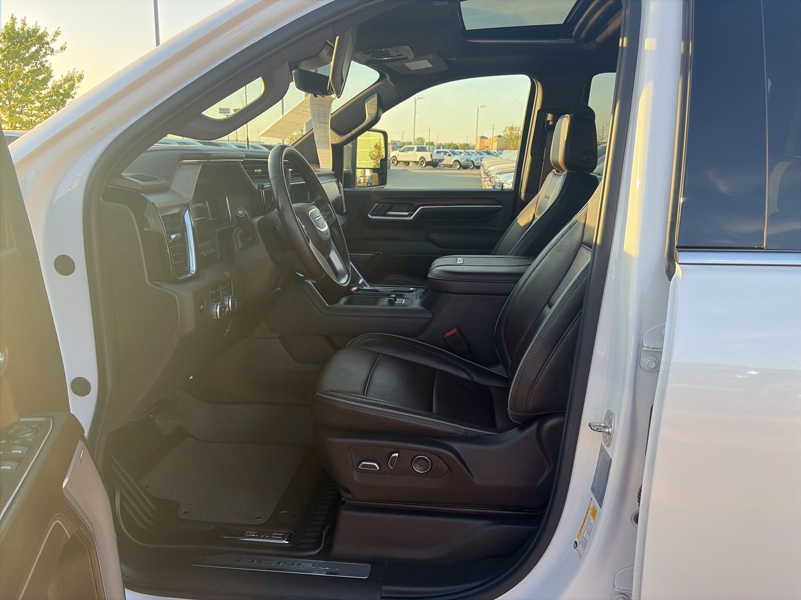 Used 2024 GMC Sierra 3500 Denali w/ Denali Reserve Package image 12