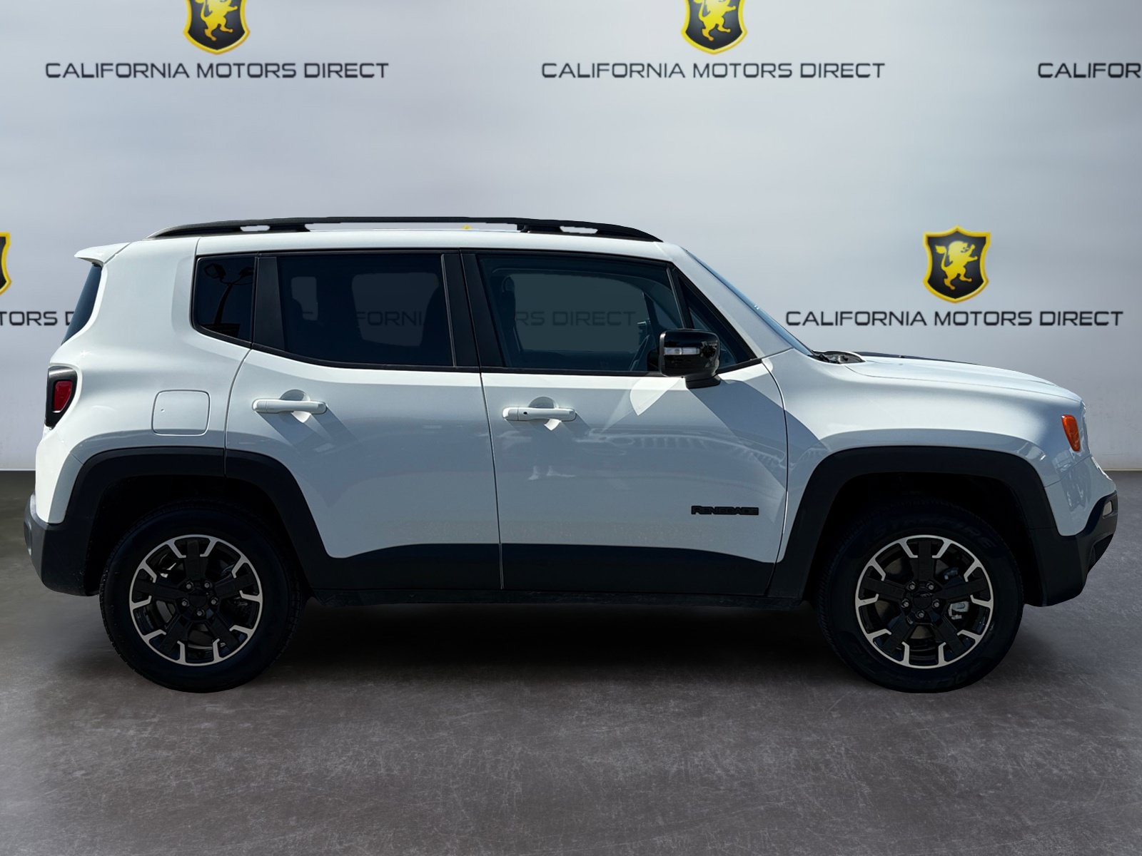 Used 2023 Jeep Renegade Latitude AWD/4WD image 6