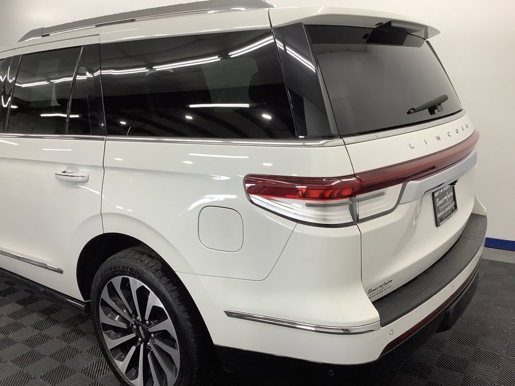 Used 2022 Lincoln Navigator Reserve image 3
