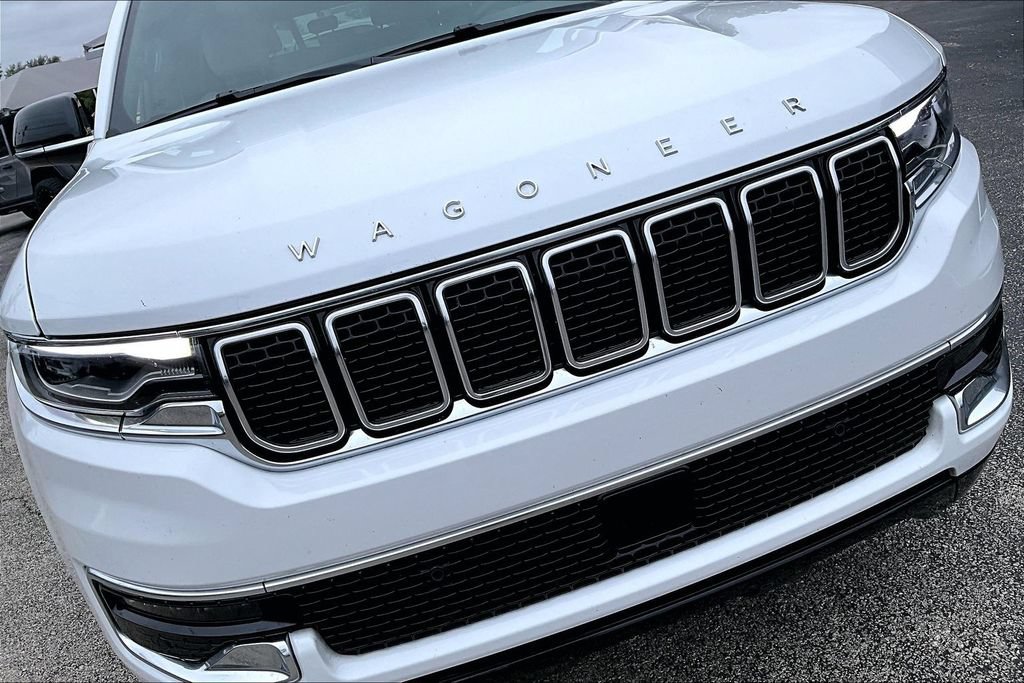 Used 2025 Jeep Wagoneer 4WD image 40