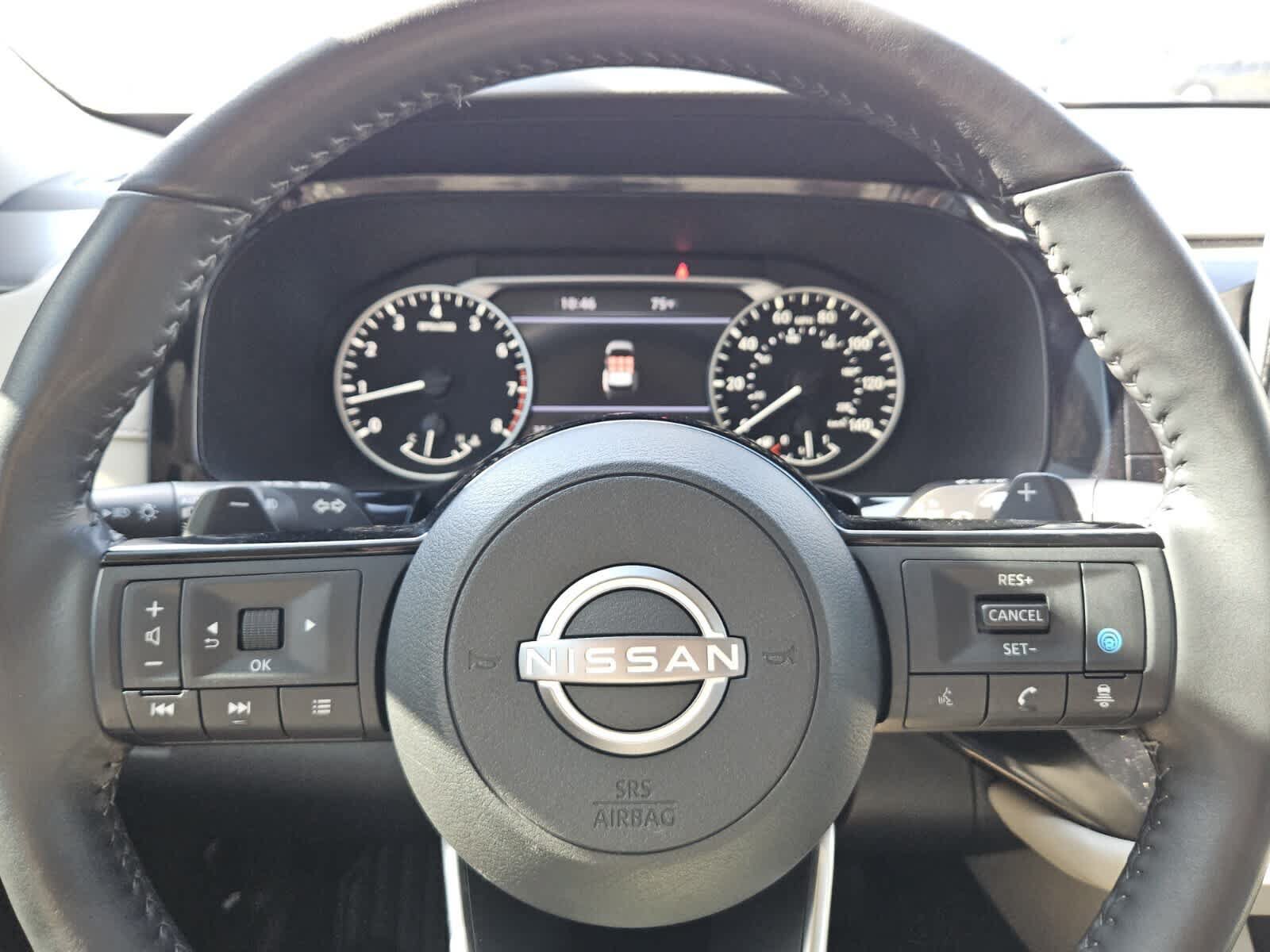 Used 2023 Nissan Pathfinder SL AWD/4WD image 11