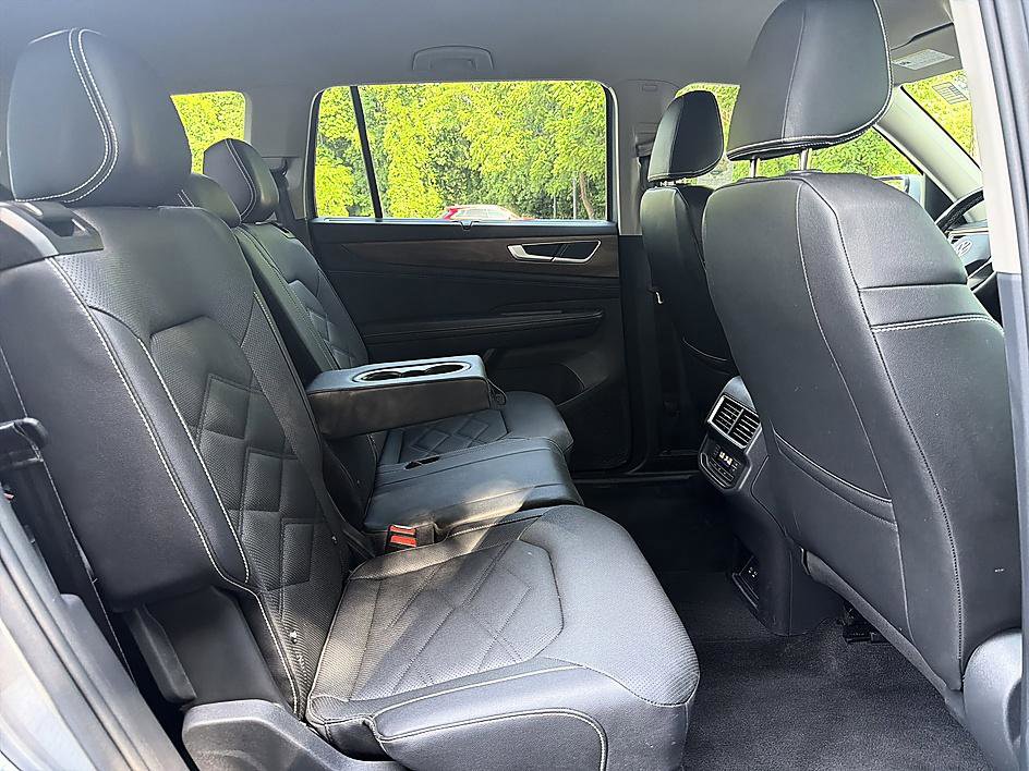 Used 2025 Volkswagen Atlas SE FWD image 20