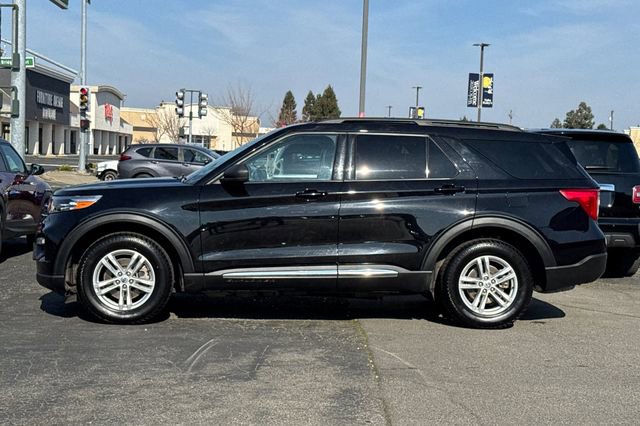 Used 2024 Ford Explorer XLT w/ Equipment Group 202A image 7