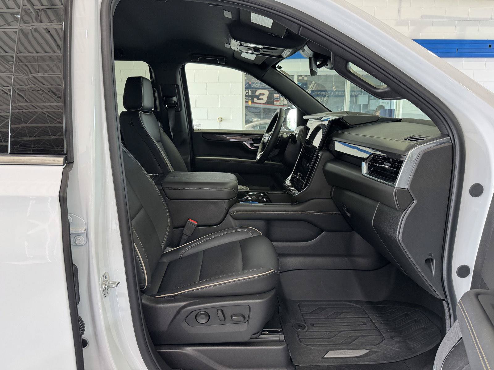 Used 2025 GMC Yukon Elevation w/ LPO, Floor Liner Package AWD/4WD image 16