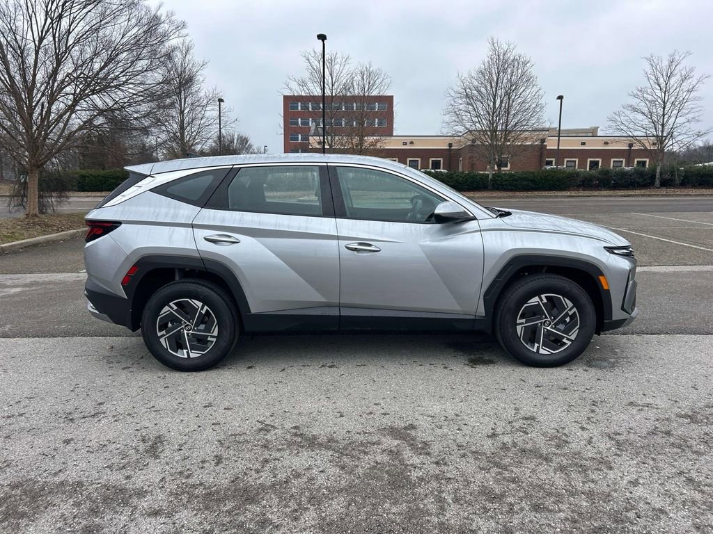 New 2026 Hyundai Tucson Blue SE image 8