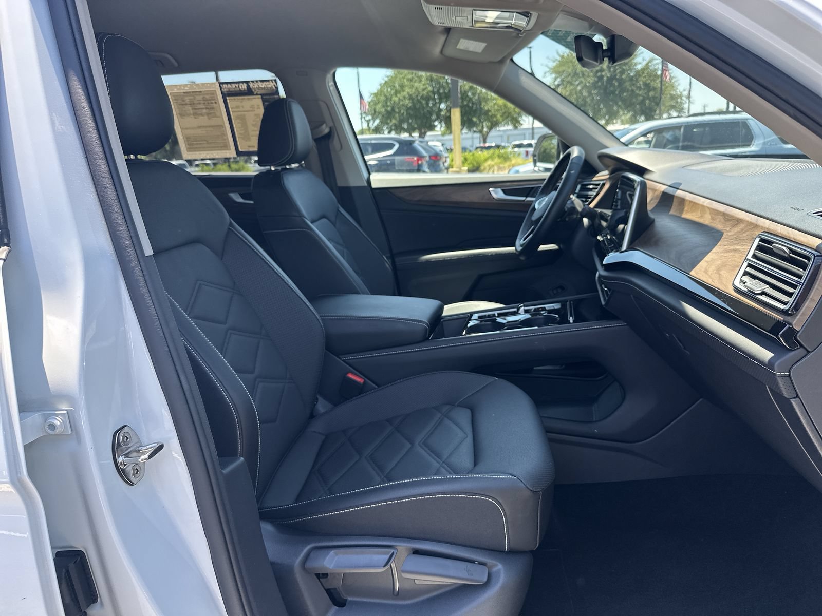 Used 2025 Volkswagen Atlas SE AWD/4WD image 22